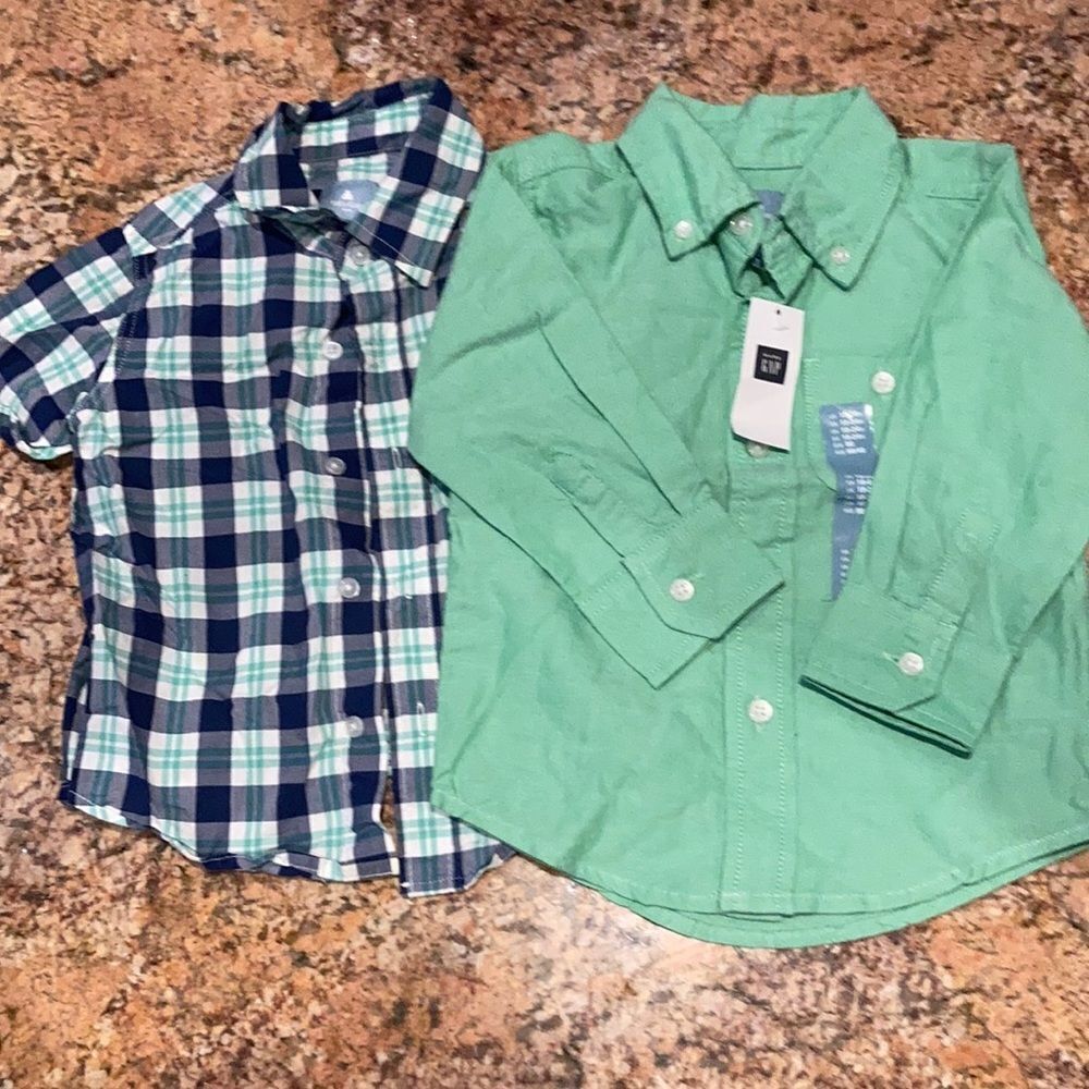 BABY GAP Boys size 18-24 button down shirts